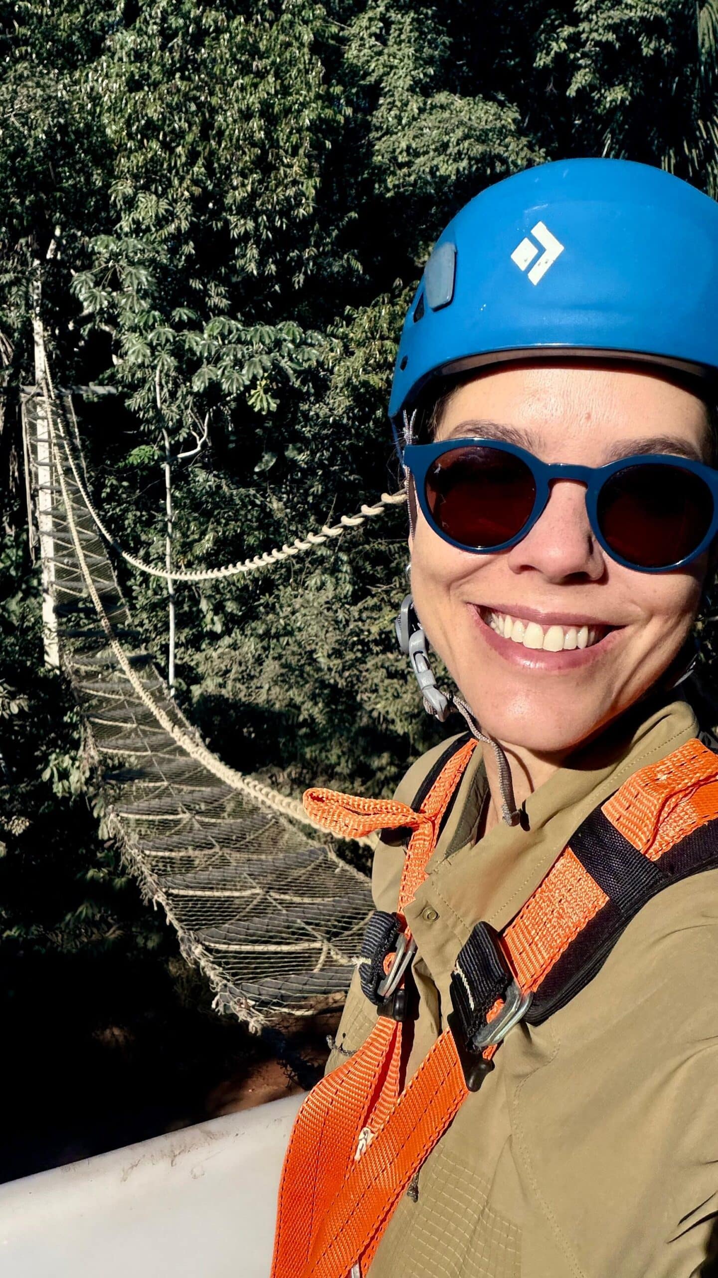 Fernanda Abra durante as instalações das pontes de dossel em Alta Floresta.